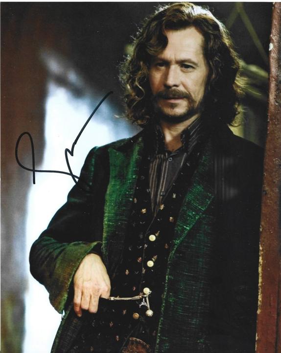 Gary Oldman &mdash; Harry Potter (Sirius Black) &mdash; signed 8&times;10 photo
